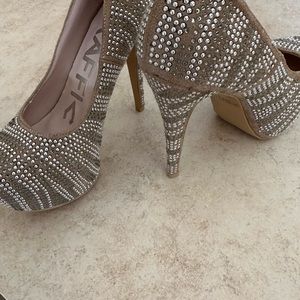 Traffic crystal platform heels